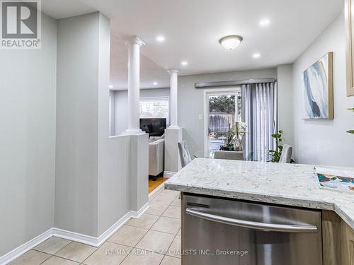 109 Woodhaven Drive, Brampton, ON - Indoor Photo Showing Kitchen