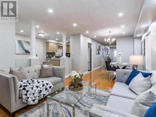 109 Woodhaven Drive, Brampton, ON - Indoor Photo Showing Living Room