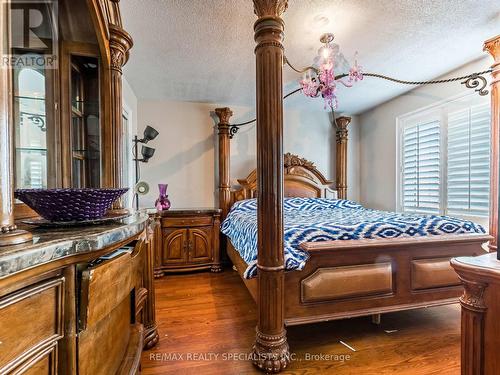 11 Stillman Drive, Brampton, ON - Indoor Photo Showing Bedroom