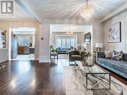 11 Stillman Drive, Brampton, ON - Indoor Photo Showing Living Room