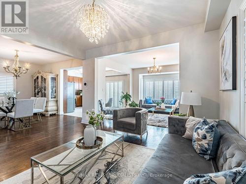 11 Stillman Drive, Brampton, ON - Indoor Photo Showing Living Room