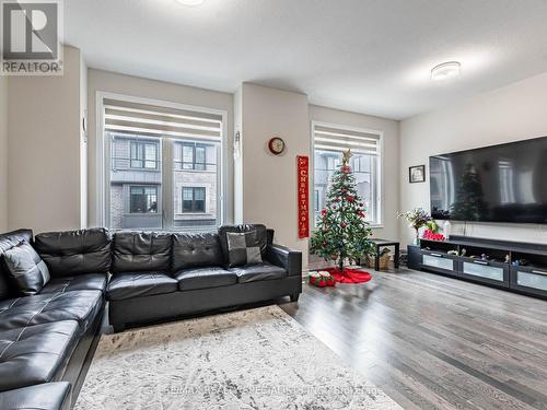 5 Folcroft Street, Brampton, ON - Indoor Photo Showing Living Room