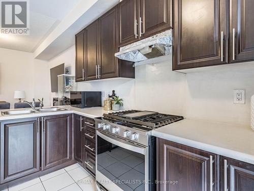 119 Fruitvale Circle, Brampton, ON - Indoor Photo Showing Kitchen With Stainless Steel Kitchen With Double Sink With Upgraded Kitchen