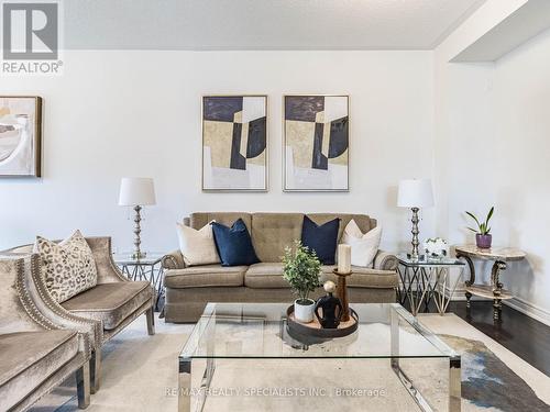 119 Fruitvale Circle, Brampton, ON - Indoor Photo Showing Living Room