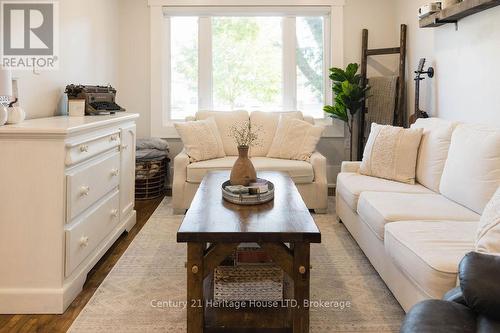 241 First Avenue, Welland (767 - N. Welland), ON - Indoor Photo Showing Living Room