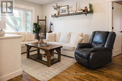 241 First Avenue, Welland (767 - N. Welland), ON - Indoor Photo Showing Living Room