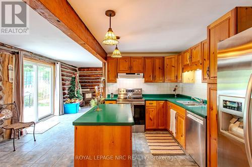 2978 Shawnee Trail, Fort Erie (335 - Ridgeway), ON - Indoor Photo Showing Kitchen