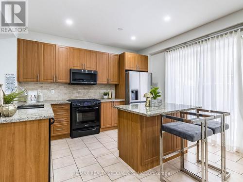 90 Begonia Crescent, Brampton, ON - Indoor Photo Showing Kitchen