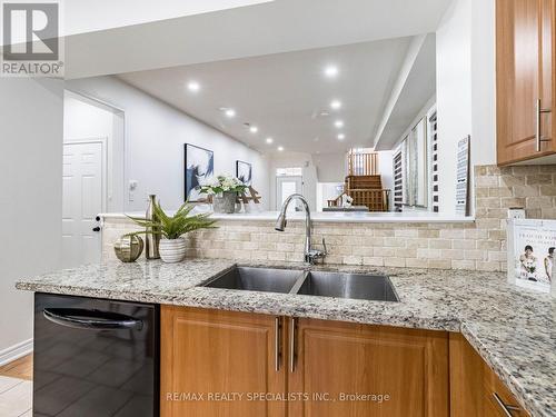 90 Begonia Crescent, Brampton, ON - Indoor Photo Showing Kitchen With Double Sink With Upgraded Kitchen