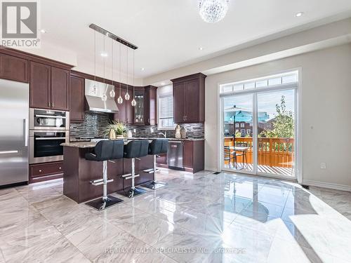 18 Yarmouth Street, Brampton, ON - Indoor Photo Showing Kitchen With Stainless Steel Kitchen With Upgraded Kitchen