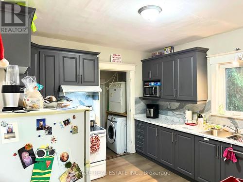 6366 Barker Street, Niagara Falls, ON - Indoor Photo Showing Kitchen