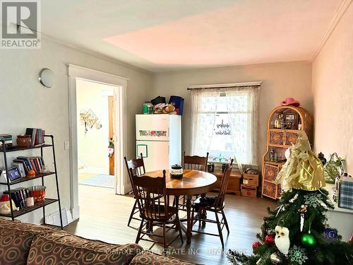 6366 Barker Street, Niagara Falls, ON - Indoor Photo Showing Dining Room