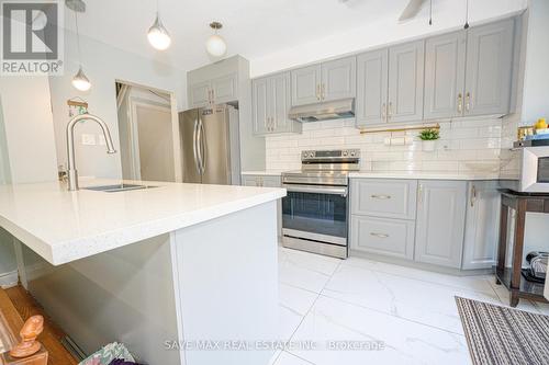 26 Gilmore Drive N, Brampton, ON - Indoor Photo Showing Kitchen With Double Sink With Upgraded Kitchen