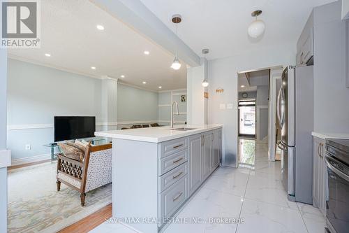 26 Gilmore Drive N, Brampton, ON - Indoor Photo Showing Kitchen