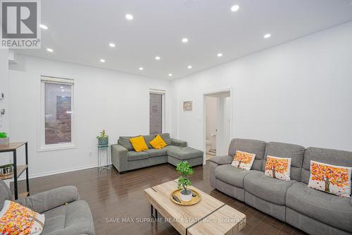 10 Banas Way, Brampton, ON - Indoor Photo Showing Living Room