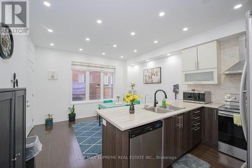 10 Banas Way, Brampton, ON - Indoor Photo Showing Kitchen With Double Sink With Upgraded Kitchen