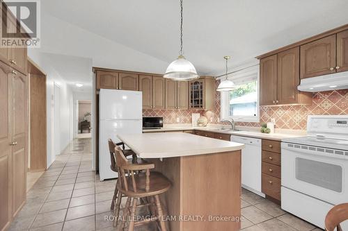 6596 Vista Patrick, Ottawa, ON - Indoor Photo Showing Kitchen