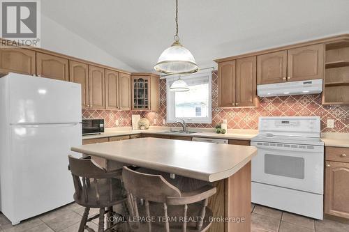 6596 Vista Patrick, Ottawa, ON - Indoor Photo Showing Kitchen With Double Sink