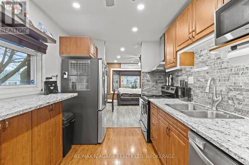 148 Dover Road, Welland (773 - Lincoln/Crowland), ON - Indoor Photo Showing Kitchen With Stainless Steel Kitchen With Double Sink With Upgraded Kitchen