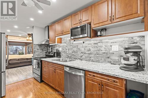 148 Dover Road, Welland (773 - Lincoln/Crowland), ON - Indoor Photo Showing Kitchen With Double Sink