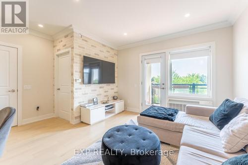 202 - 310 Broadway Avenue, Orangeville, ON - Indoor Photo Showing Living Room