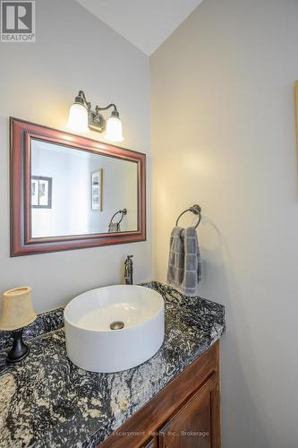 7102 Burbank Crescent, Niagara Falls (212 - Morrison), ON - Indoor Photo Showing Bathroom