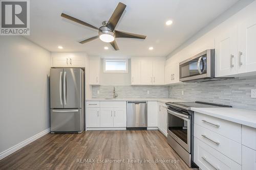 7102 Burbank Crescent, Niagara Falls (212 - Morrison), ON - Indoor Photo Showing Kitchen With Upgraded Kitchen