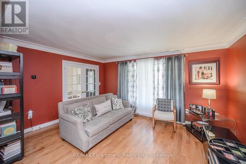 7102 Burbank Crescent, Niagara Falls (212 - Morrison), ON - Indoor Photo Showing Living Room