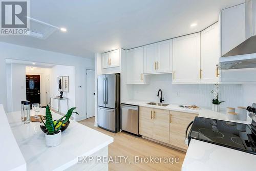 6133 Collins Drive, Niagara Falls (217 - Arad/Fallsview), ON - Indoor Photo Showing Kitchen