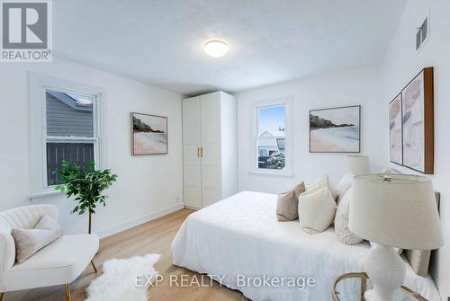 6133 Collins Drive, Niagara Falls (217 - Arad/Fallsview), ON - Indoor Photo Showing Bedroom