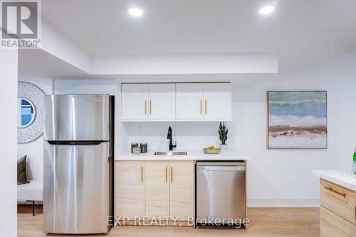 6133 Collins Drive, Niagara Falls (217 - Arad/Fallsview), ON - Indoor Photo Showing Kitchen