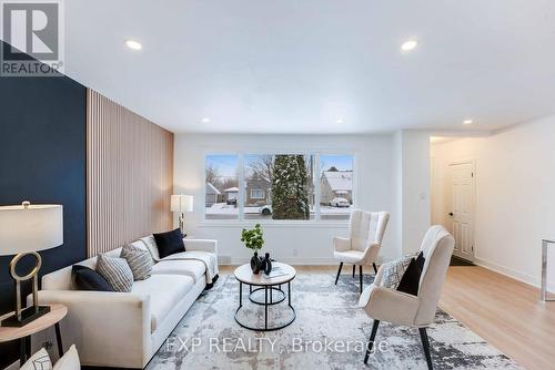 6133 Collins Drive, Niagara Falls (217 - Arad/Fallsview), ON - Indoor Photo Showing Living Room