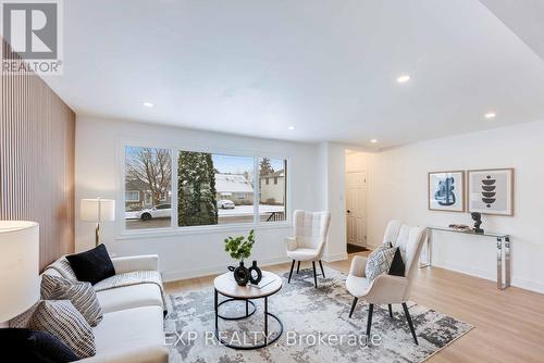 6133 Collins Drive, Niagara Falls (217 - Arad/Fallsview), ON - Indoor Photo Showing Living Room