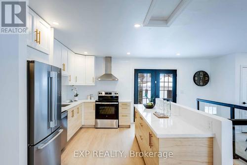 6133 Collins Drive, Niagara Falls (217 - Arad/Fallsview), ON - Indoor Photo Showing Kitchen With Upgraded Kitchen