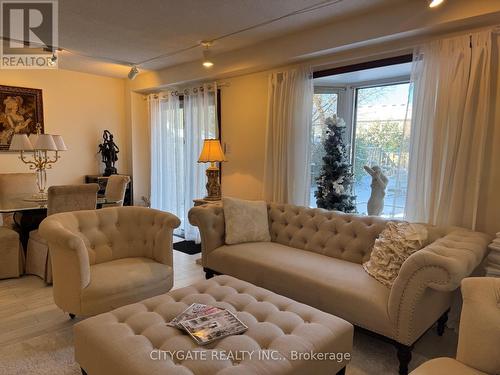 195 Ellwood Drive W, Caledon, ON - Indoor Photo Showing Living Room