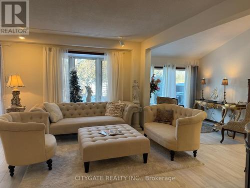 195 Ellwood Drive W, Caledon, ON - Indoor Photo Showing Living Room