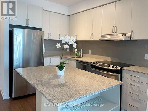 1108 - 2560 Eglinton Avenue W, Mississauga, ON - Indoor Photo Showing Kitchen With Upgraded Kitchen