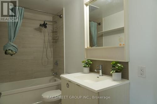 1108 - 2560 Eglinton Avenue W, Mississauga, ON - Indoor Photo Showing Bathroom