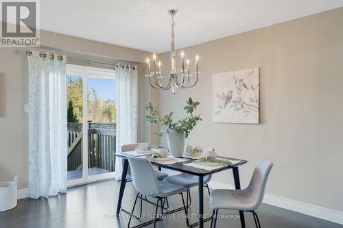 47 Little Ryan'S Way, Bracebridge, ON - Indoor Photo Showing Dining Room