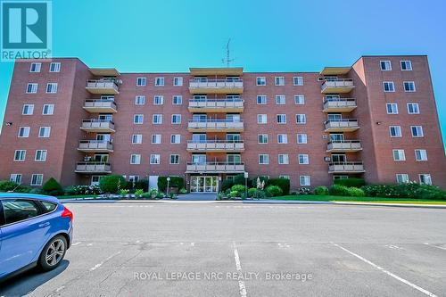 504 - 264 Grantham Avenue, St. Catharines (444 - Carlton/Bunting), ON - Outdoor With Facade