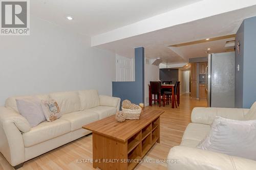 61 Oblate Crescent, Brampton, ON - Indoor Photo Showing Living Room