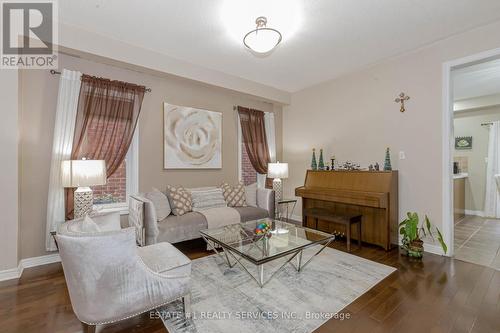 61 Oblate Crescent, Brampton, ON - Indoor Photo Showing Living Room