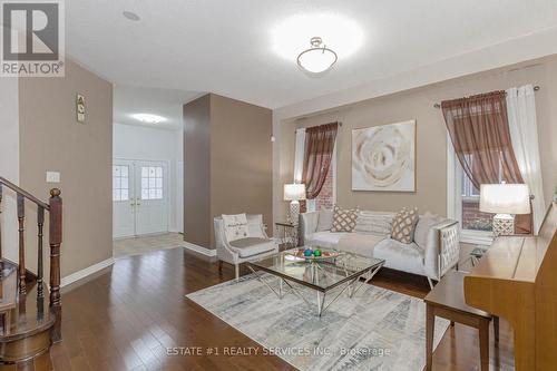 61 Oblate Crescent, Brampton, ON - Indoor Photo Showing Living Room