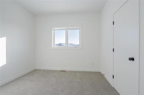 6 Cardinal Way, Landmark, MB - Indoor Photo Showing Other Room