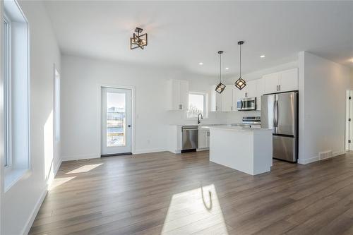 6 Cardinal Way, Landmark, MB - Indoor Photo Showing Kitchen With Upgraded Kitchen