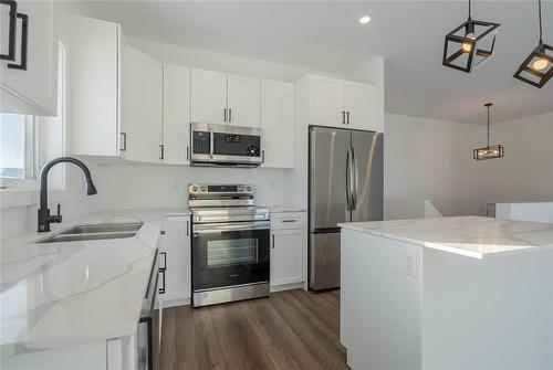 6 Cardinal Way, Landmark, MB - Indoor Photo Showing Kitchen With Double Sink With Upgraded Kitchen