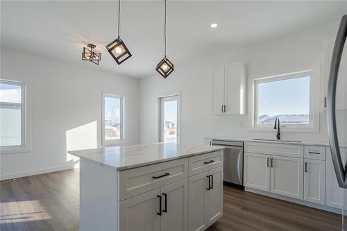 6 Cardinal Way, Landmark, MB - Indoor Photo Showing Kitchen