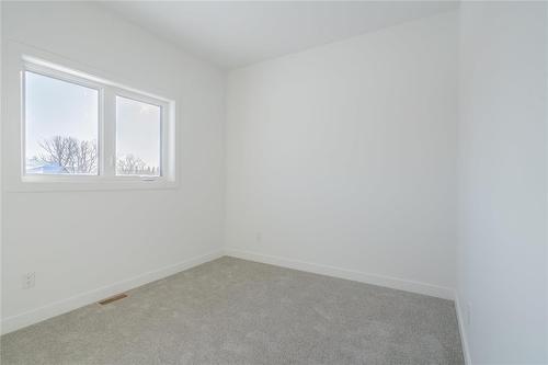 6 Cardinal Way, Landmark, MB - Indoor Photo Showing Other Room