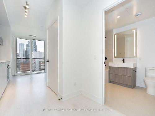 1304-308 Jarvis St, Toronto, ON - Indoor Photo Showing Bathroom