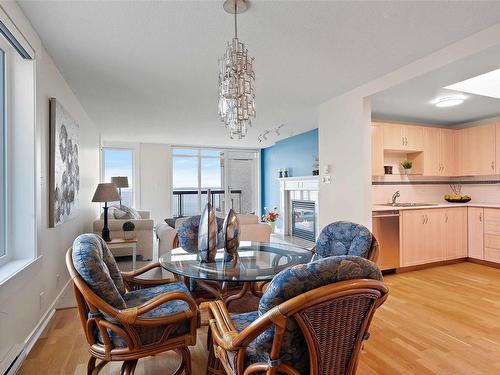 5B-9851 Second St, Sidney, BC - Indoor Photo Showing Living Room With Fireplace